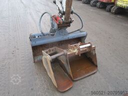 Takeuchi TB 014 - LEHNHOF MS01-Schnellwechsler + 3 Löffel