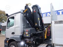 Mercedes-Benz Actros 2133 L Trekker + Hiab Kraan met City Tra...