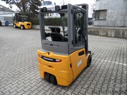 Jungheinrich EFG 220 - Triplex - Batterie BJ 2022