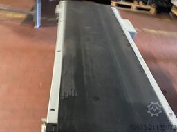 Vanderlande Gurtförderer mit Antrieb