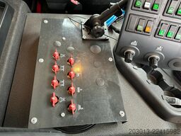 MERCEDES-BENZ ACTROS 1830 4x2 Kehrmaschine BUCHER OPTIFANT8000