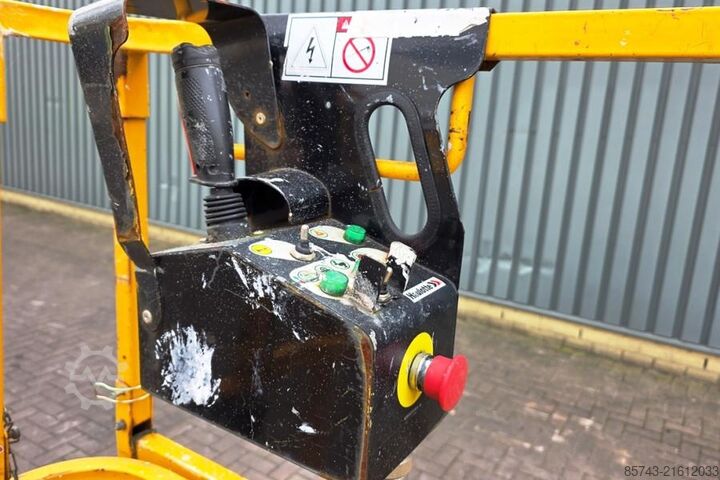 Scherenhebebühne Haulotte Compact 8 Electric, 8.2m Working Height, 350kg Cap