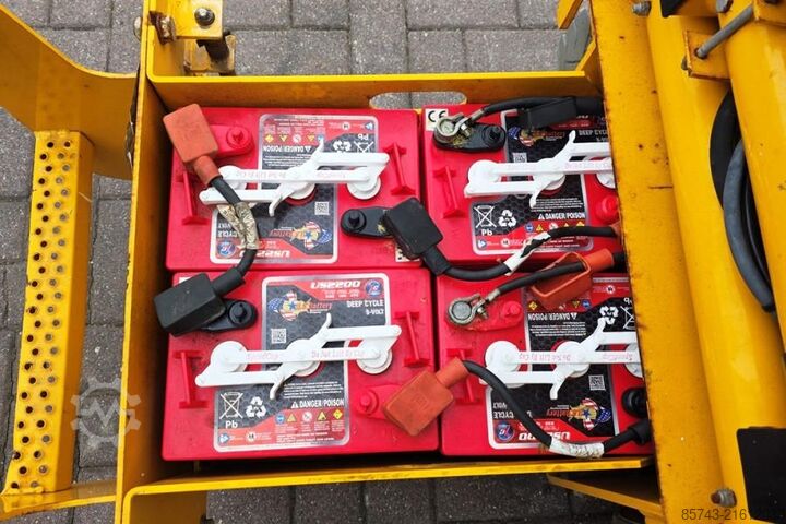 Scherenhebebühne Haulotte Compact 8 Electric, 8.2m Working Height, 350kg Cap