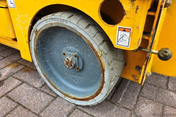 Scherenhebebühne Haulotte Compact 8 Electric, 8.2m Working Height, 350kg Cap