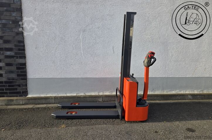 Manual stacker Linde MM10