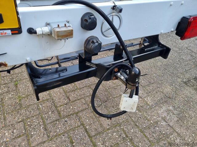 Chassis cab Mercedes-Benz Sprinter 319 CDI Chassis cabine DC 6 Zits Euro 6E
