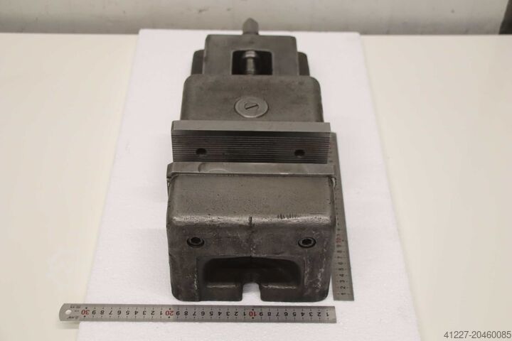 Maschinenschraubstock unbekannt Spannweite 240 mm