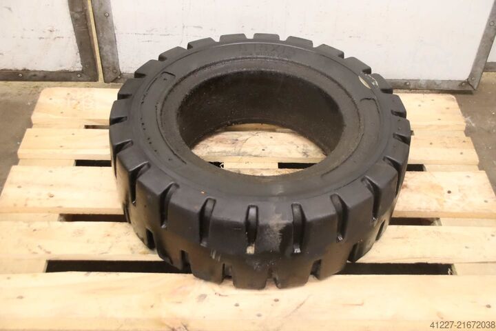 Vollgummi Reifen Clark 8:15x15 RIM WIDTH 7.00