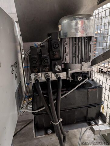 2012 FoodeQ TVB400/4350 tipper with discharge belt and cross conveyor FoodeQ TVB400/4350