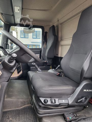 Curtain sider van MAN TGL 8.180 BL * Klima * AHK Kugel+Maul