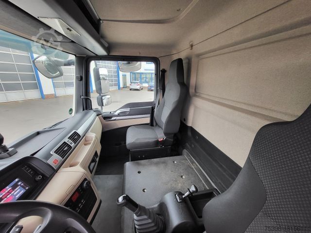 Curtain sider van MAN TGL 8.180 BL * Klima * AHK Kugel+Maul