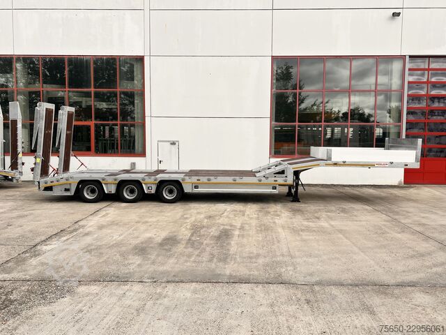 Low loader semitrailer Möslein ST 3  3 Achs Satteltieflader neu