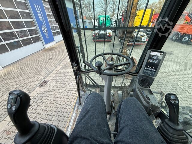 Mobile excavator CATERPILLAR M318D Mobilbagger *9.235 h *Schnellw. *Greifer