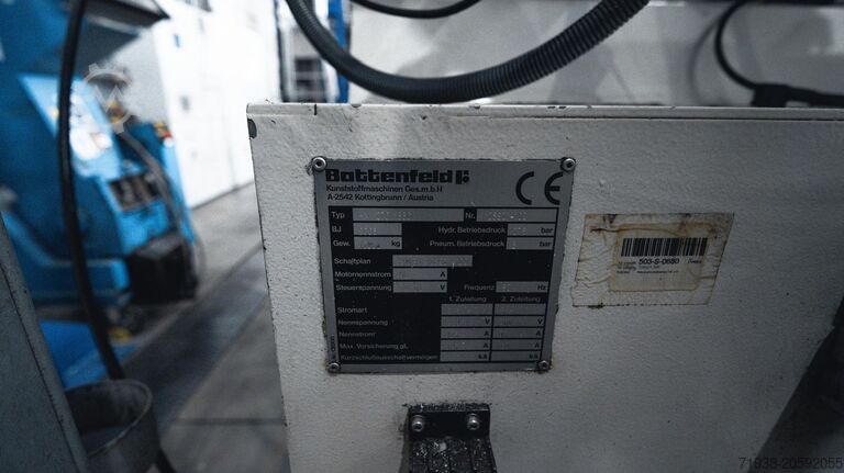 Injection molding machine BATTENFELD HM 270/1330