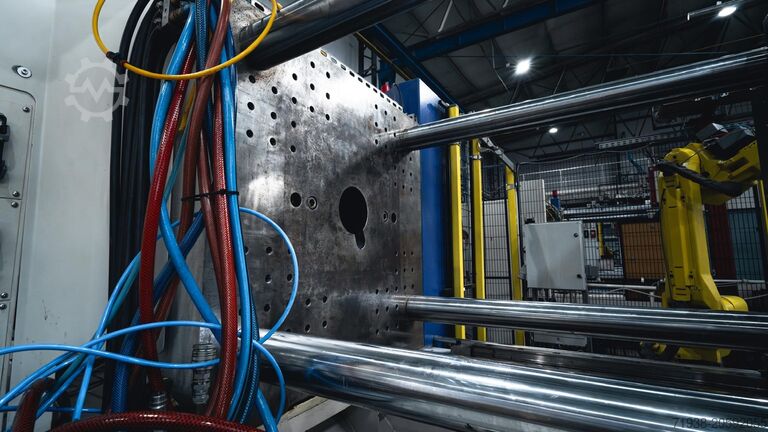 Injection molding machine BATTENFELD HM 270/1330