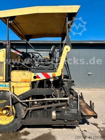 Asphalt mixing plant DEMAG DF 65P Straßenfertiger