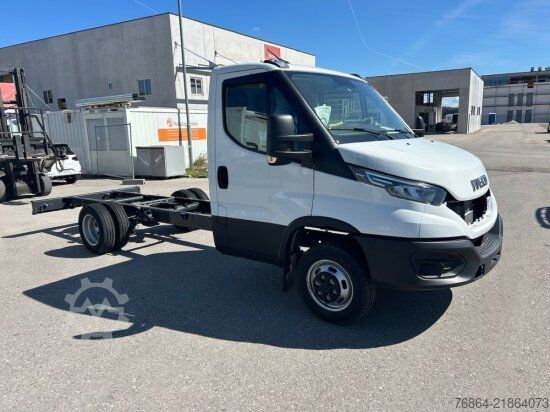 Van chassis IVECO DAILY 40 - 180 FAHRGESTELL, E6 OHNE MOTOR/OHNE GETRIEBE
