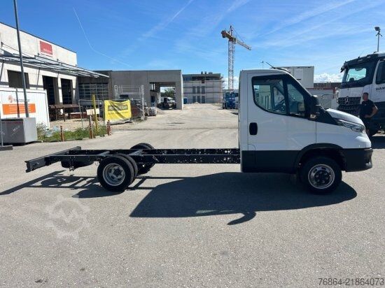 Van chassis IVECO DAILY 40 - 180 FAHRGESTELL, E6 OHNE MOTOR/OHNE GETRIEBE