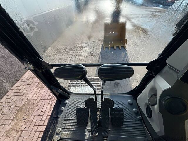 Crawler excavator CAT 323