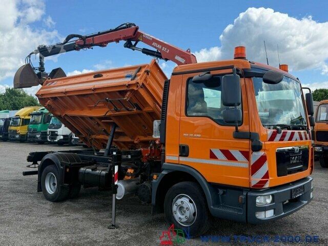 Three-sided tipper truck MAN TGL 12.220 Meiller Atlas Kran 5+6 Steuerk 146TKM