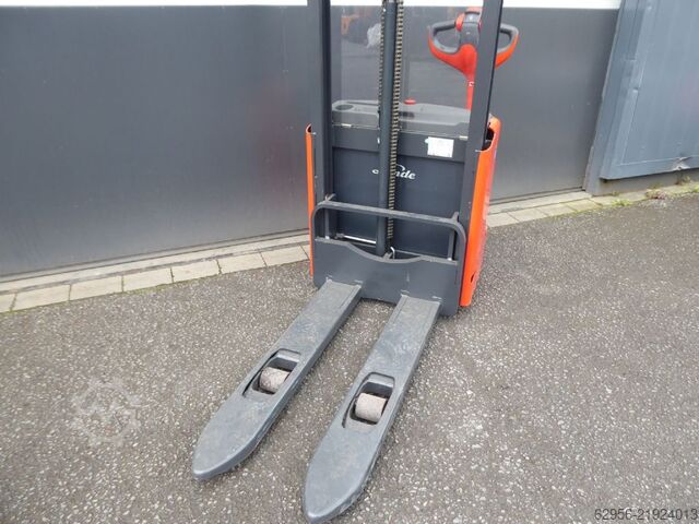 High Lift stacker Linde L12