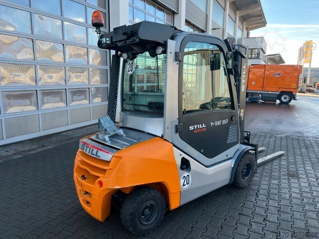 Frontstapler STILL RX70-30 / Triplex: 4.60m / nur 568h / SS / Waage