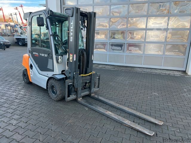Frontstapler STILL RX70-30 / Triplex: 4.60m / nur 568h / SS / Waage