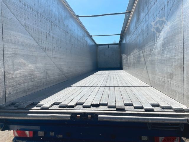 Walking floor semitrailer CARNEHL ca. 91m³ Schubbodenauflieger / Funk / 1. Hand!