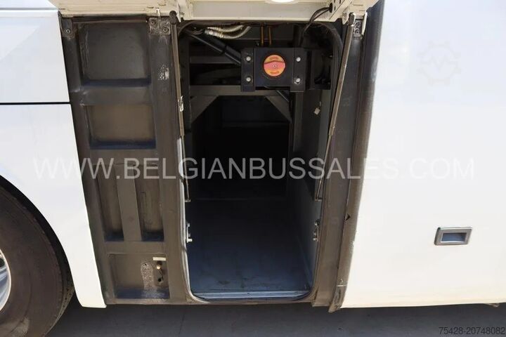 Coach Mercedes-Benz Tourismo RHD-M / 2A / 13.0m / Full Option