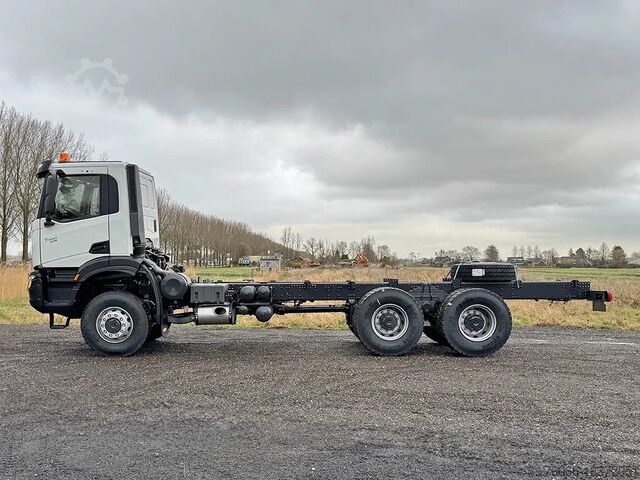 Chassis with cab Iveco T-Way AD380T47WH-4500 Chassis Cabin (13 units)