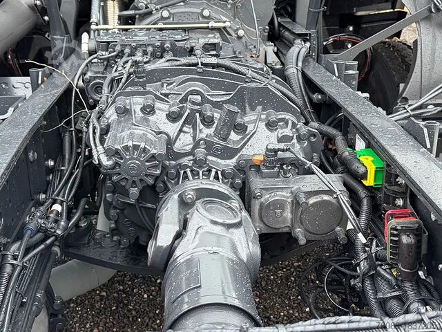 Chassis with cab Iveco T-Way AD380T47WH-4500 Chassis Cabin (13 units)