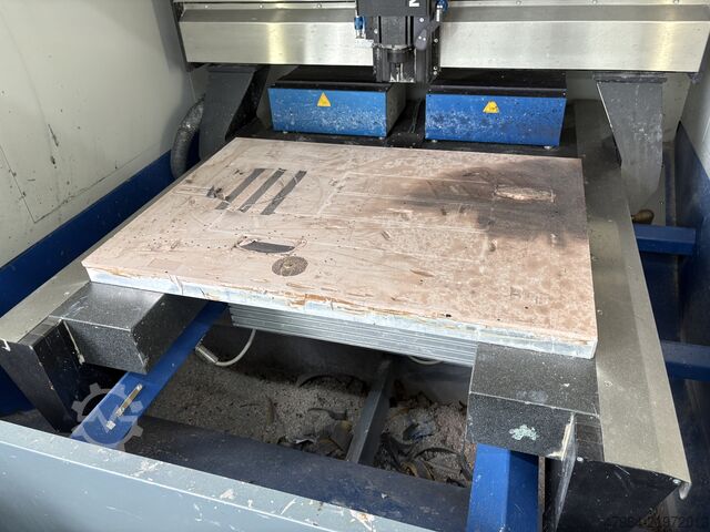 CNC machining center DATRON M 10 TmA