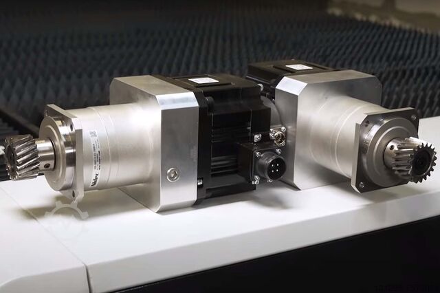 Metallschneidemaschine 1530 Tischwechsel Wattsan 1530 TABLECHANGE