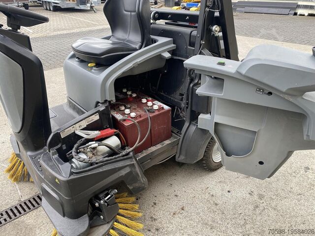 2015 Karcher KM 105/110 R Bp, Kehrmaschine, Hochkipper Karcher KM 105/110 R Bp, Veegmachine, hoogkieper