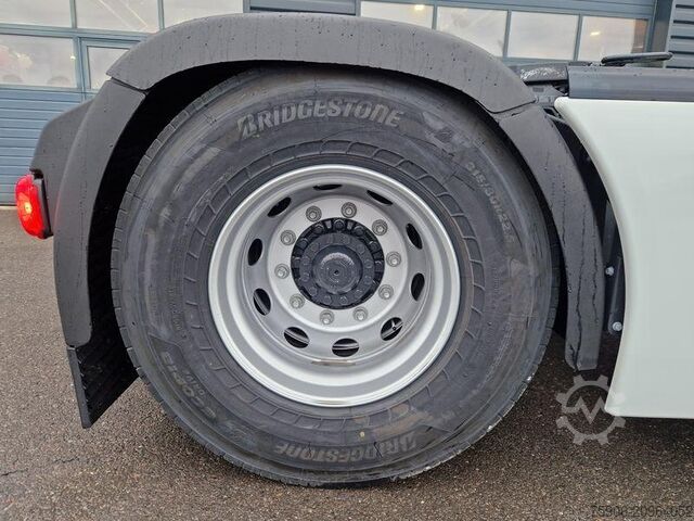 Standard tractor unit Iveco S-WAY