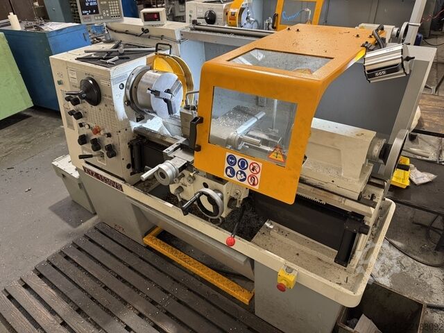 Handbetriebene Leit- und Zugspindeldrehmaschine mit Planschlittenbett XYZ 1530VS x 730mm
