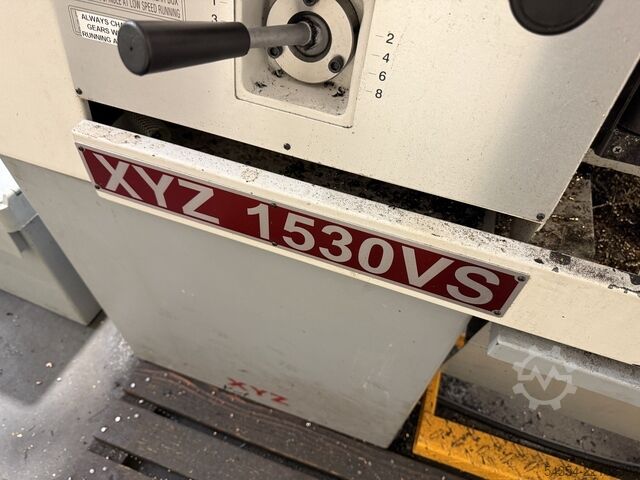 Handbetriebene Leit- und Zugspindeldrehmaschine mit Planschlittenbett XYZ 1530VS x 730mm