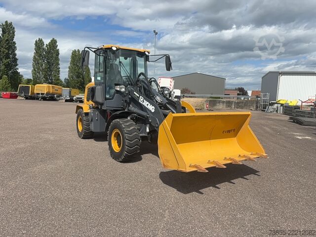 Wheel Loader XCMG XC916E with bucket and forks