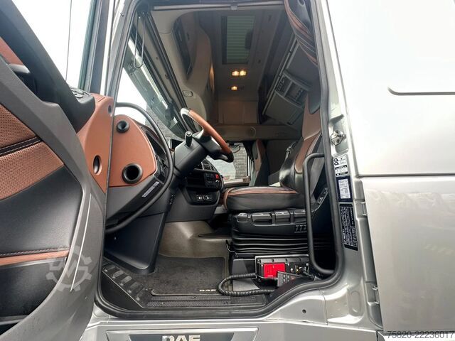 Crane truck DAF XF 530 8X2+HIAB 1055E-8+JIB 150X-6 KRAAN/KRAN/C...