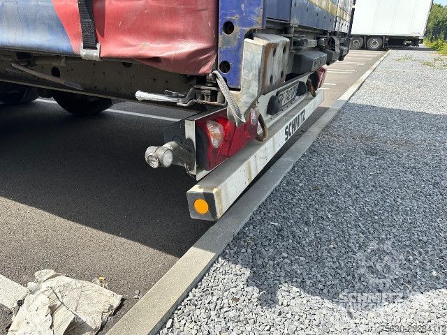 Auflieger mit Pritsche & Plane Schmitz Cargobull Semitrailer Curtainsider Mega