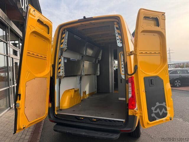 High-roof van Mercedes-Benz eSprinter 312 DHL Regal KEP-Ausbau