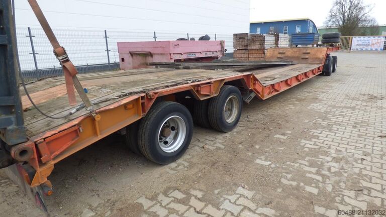 4-axle low-loader (official license plate: NE-YQ 633) GOLDHOFER TUEA 4-28/62