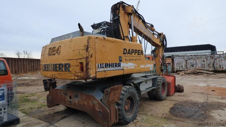 Mobile excavator LIEBHERR A924B