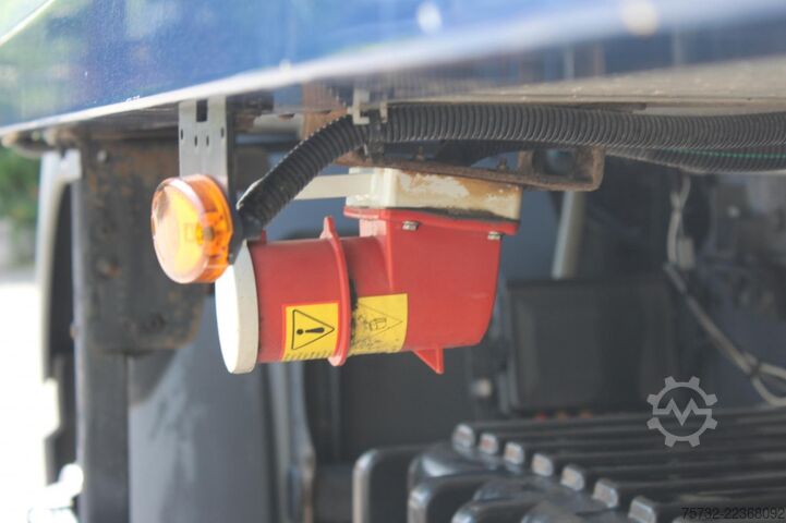 Refrigerated truck Daf LF 260 E6  Carrier Supra Strom Tür LBW Klima