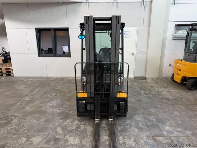 Electric 4-wheel forklift Jungheinrich EFG 320 / 4820 Std.