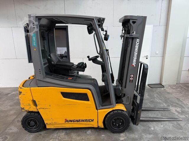 Electric 4-wheel forklift Jungheinrich EFG 320 / 5425 Std.