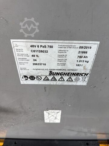 Electric 4-wheel forklift Jungheinrich EFG 320 / 5425 Std.