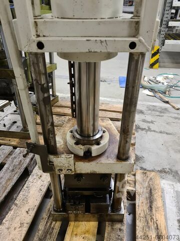 High pressure cylinder press unit +cntrl ManuMatik KraussMaffei