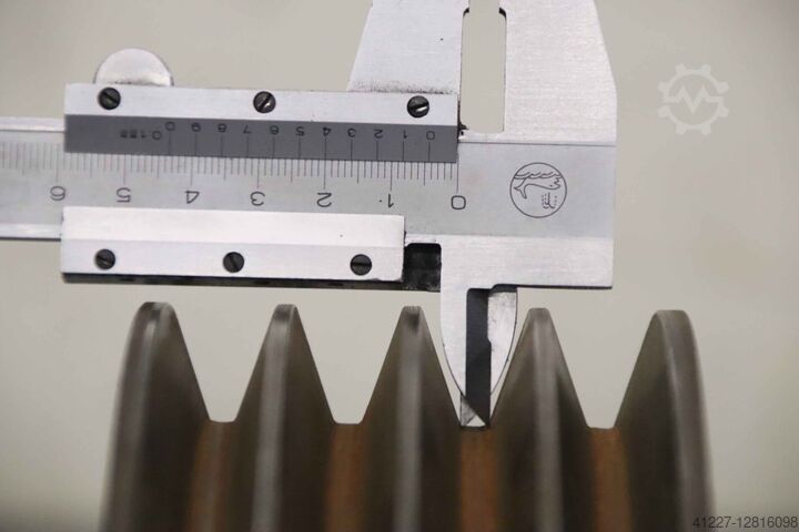 4-groove V-belt pulley Guss SPB 220-4 (17 mm)