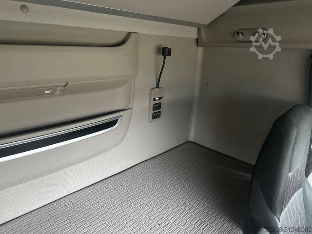 Standard SZM DAF XF530 FT SSC ACC LDWS Standklima 2 Tank Retarder